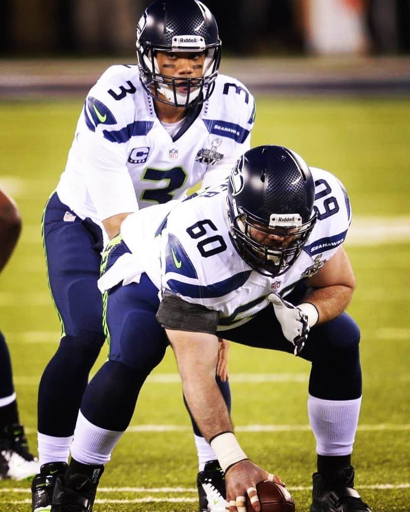 ラッセル・ウィルソンのインスタグラム：「To a true competitor & Super Bowl 48 Champion. Thanks for being a leader. Since my Rookie Year on... thanks for all you did. 🏆 🏈 Thanks Max Unger. One of the best Centers to ever play the game.」