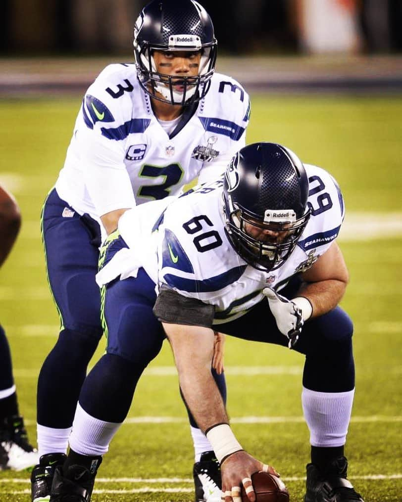 ラッセル・ウィルソンさんのインスタグラム写真 - (ラッセル・ウィルソンInstagram)「To a true competitor & Super Bowl 48 Champion. Thanks for being a leader. Since my Rookie Year on... thanks for all you did. 🏆 🏈 Thanks Max Unger. One of the best Centers to ever play the game.」3月18日 7時08分 - dangerusswilson