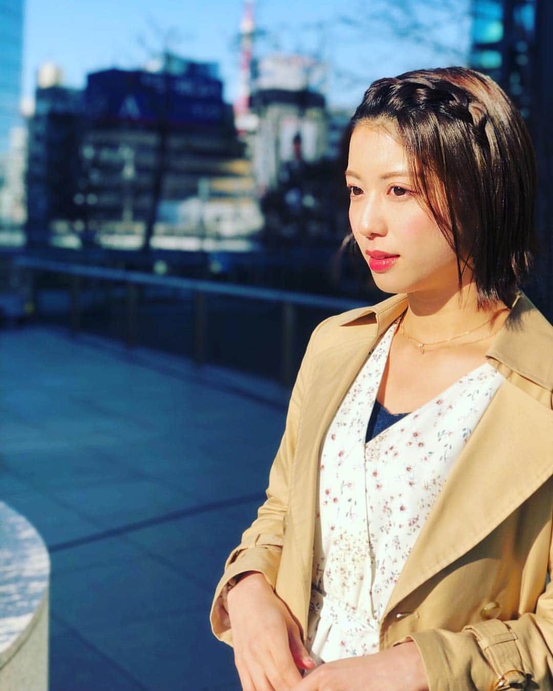 西村まどかのインスタグラム：「たまにはこういう写真も😋🤟❤️ 最近私とスタイリストさんのハマりはポートレート📸もうiPhoneだけで何でも出来ちゃう世の中。appleさまさま🍎 今週金曜日は「昼めし旅」また放送ありますよー🙌ぜひ！！！ #西村まどか #ポートレート #携帯のクオリティが上がりすぎて #機能を生かしきれないかなしさ #平成も終わるなー #関係ないけどなー」