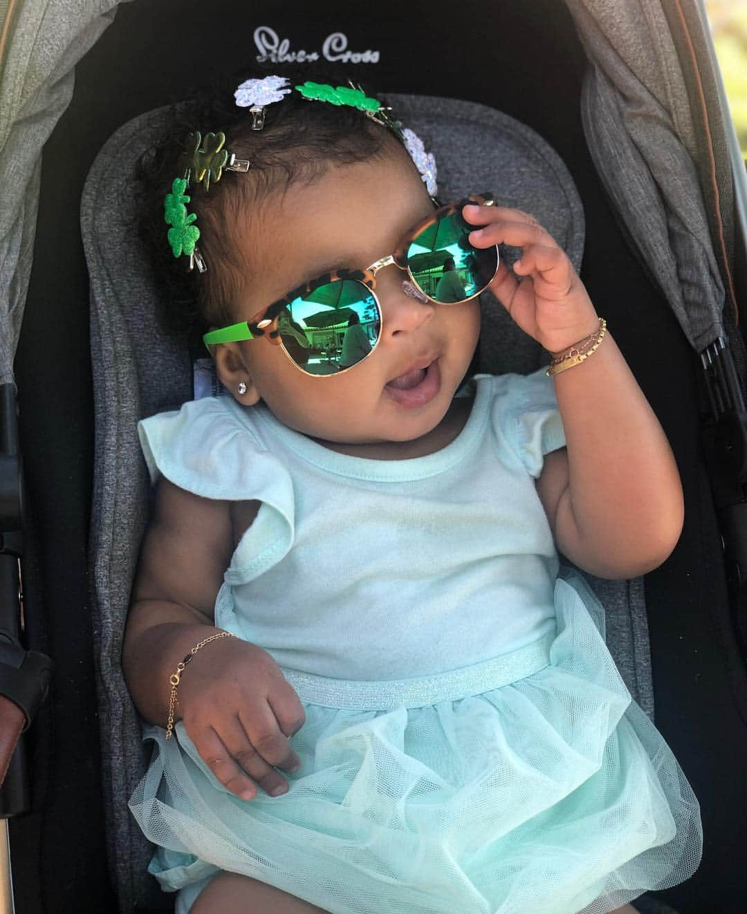 クロエ・カーダシアンさんのインスタグラム写真 - (クロエ・カーダシアンInstagram)「🍀 Happy St Patrick’s Day and Happy Birthday Uncle Bob from my happy happy girl 🍀」3月18日 7時38分 - khloekardashian