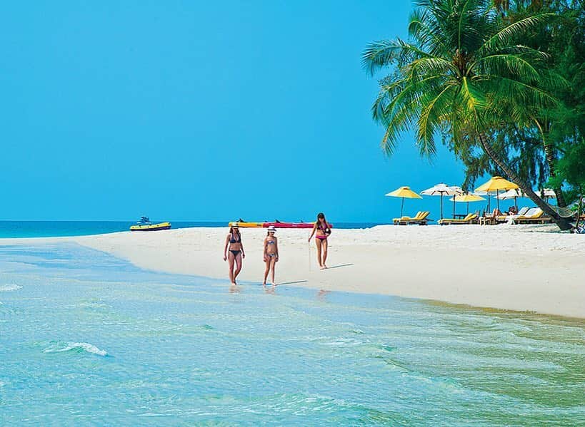タイ国政府観光庁さんのインスタグラム写真 - (タイ国政府観光庁Instagram)「トラート県・クット島のビーチから、おはようございます☀️﻿ ﻿ 今週も1週間がんばりましょう😊﻿ ﻿ クット島はタイの南東端のトラート県の沖合に浮かぶ、タイで4番目に大きい島✨﻿ ﻿ ココナッツの木に囲まれた白い砂浜と静かなビーチが魅力で、リゾートホテルも点在しています。海では、カラフルな魚の群れとサンゴ礁を楽しむことができますよ🏝﻿ ﻿ #今週も頑張ろう #タイ #クット島 #トラート #タイビーチ #タイリゾート #南の島 #秘境 #こんなタイ知らなかった #もっと知りタイ #タイ旅行 #旅好きな人と繋がりたい #旅行好きな人と繋がりたい #女子旅 #タビジョ #thailand #kohkut #kutisland #thaibeach #instabeach #thairesort #amazingthailand #thailandtravel #thailandtrip #thai #thaistagram #lovethailand #girlstrip﻿ ﻿」3月18日 7時42分 - amazingthailandjp