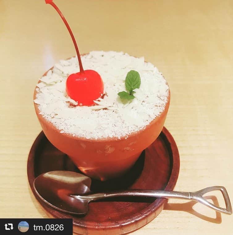 ハレノヒのインスタグラム：「#repost @tm.0826 via @PhotoAroundApp  植木鉢だから スコップで食べる😋  #sweet#cake#cafe #delicious#instafood #新宿ランチ#ルミネエスト #ハレノヒ @tm.0826様 ご来店ありがとうございます😊お写真も嬉しいです♪ #かわいい#ケーキ#フラワーポット#ここでしか食べられない#カフェ#植木鉢#スイーツ#cafe#cute#harenohi#shinjuku#tokyo#flowerpot」