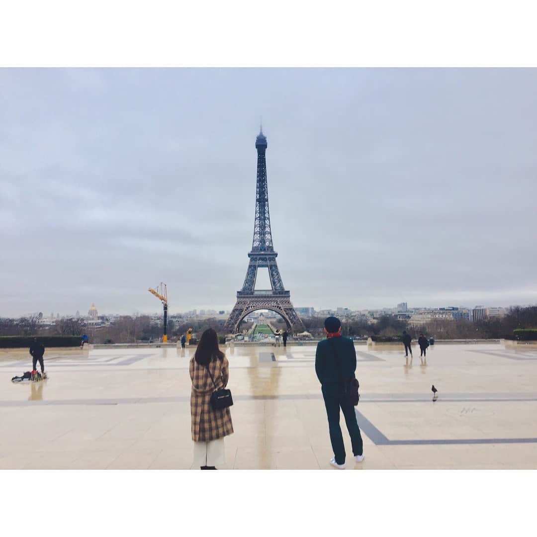 ハリー杉山さんのインスタグラム写真 - (ハリー杉山Instagram)「愛の都、パリ。 父と母には語り切れない思い出が溢れる街です。実は少し前に、杉原アナとノンストップ！のロケで行ってきました。予想以上にパリの橋は愛に溢れていました 笑 今日09:50〜 オンエアです！！ Paris, Paris,Paris. Was there only for 24hours, but sure had a fab time. Manic @tommyhilfiger show too^_^  #パリ #paris #ノンストップ #パリコレ #eiffeltower #croissant #pontneuf #ハリー杉山」3月18日 8時29分 - harrysugiyama