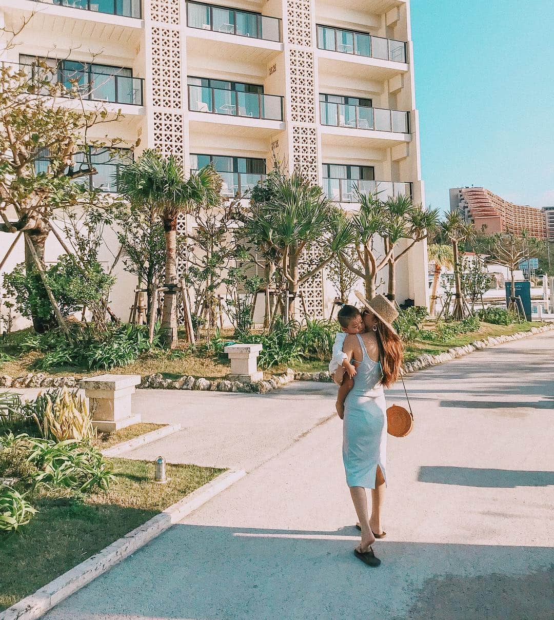 のインスタグラム：「. 🌴🌴🌴🌴 #善太のいる生活 #ゆるりとした生活 #沖縄 #family  #familyphoto」