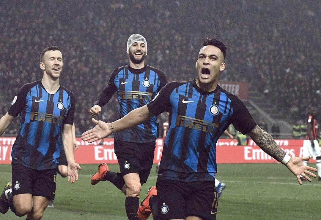 インテルナツィオナーレ・ミラノさんのインスタグラム写真 - (インテルナツィオナーレ・ミラノInstagram)「SWEET DREAMS, #INTERFANS! 🌙🖤💙 #MilanInter #Inter #ForzaInter #DerbyMilano #Celebration #Football」3月18日 8時26分 - inter