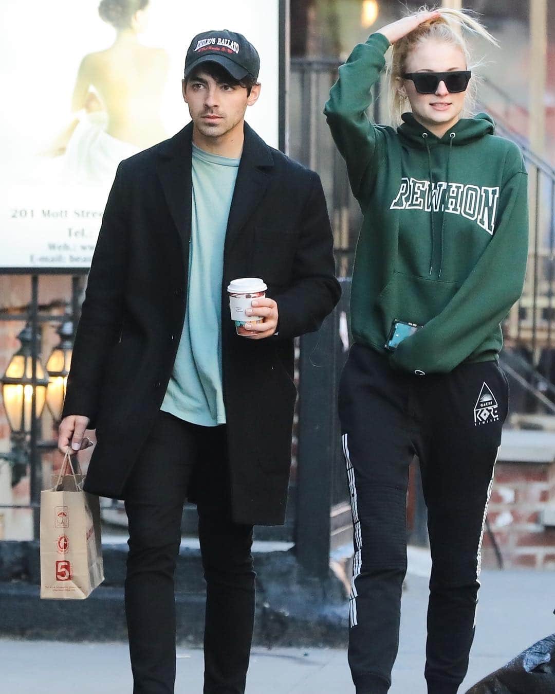 Just Jaredさんのインスタグラム写真 - (Just JaredInstagram)「@joejonas and @sophiet step out in New York City with their green on! #JoeJonas #SophieTurner Photos: BackGrid」3月18日 8時36分 - justjared