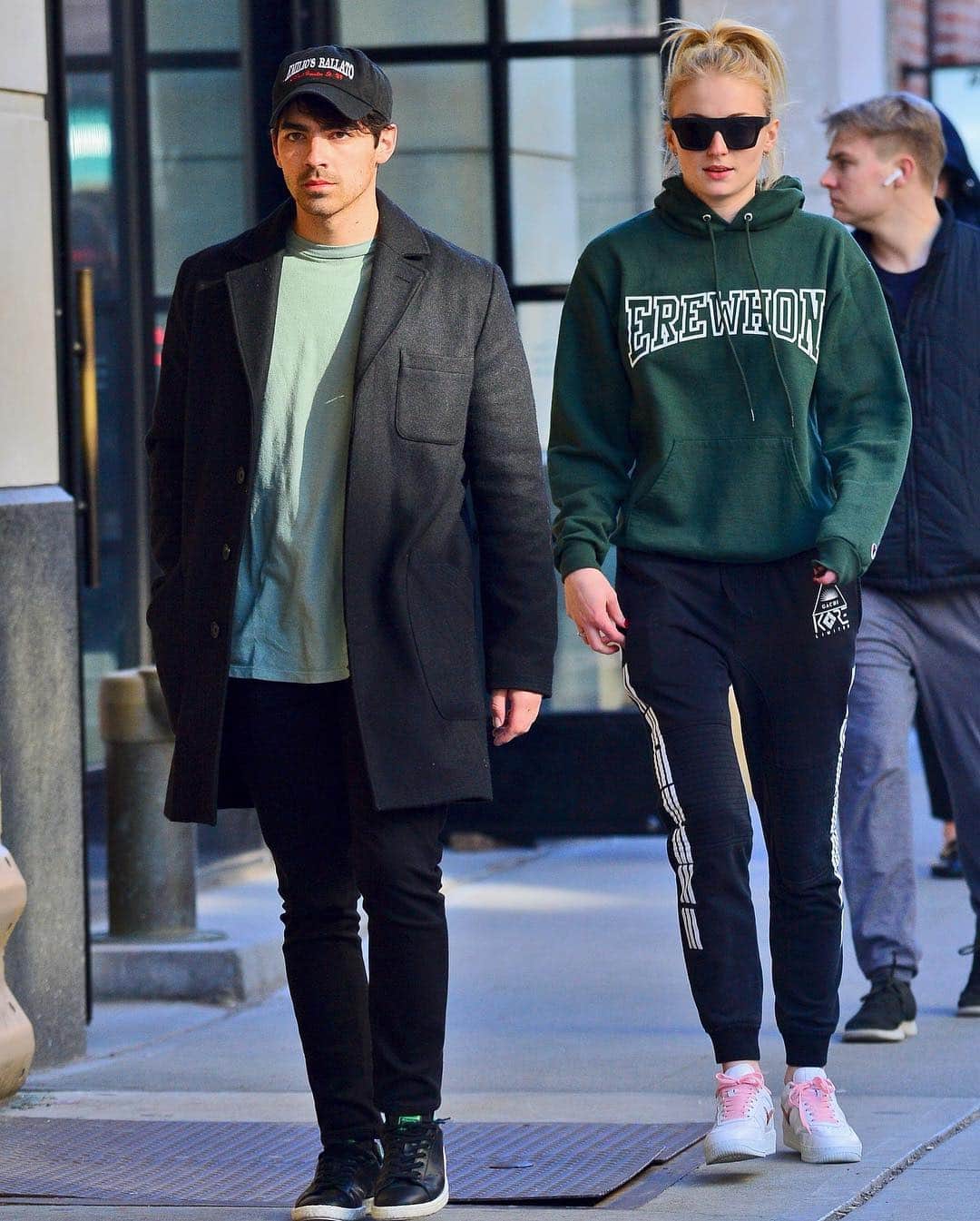 Just Jaredさんのインスタグラム写真 - (Just JaredInstagram)「@joejonas and @sophiet step out in New York City with their green on! #JoeJonas #SophieTurner Photos: BackGrid」3月18日 8時36分 - justjared
