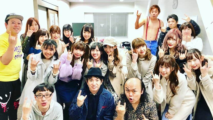 濱口優さんのインスタグラム写真 - (濱口優Instagram)「ありがとうございました。 メジャーデビューの課題の3000人は 達成できませんでした。 しかし沢山の方々が来ていただき、その応援のおかげで、再チャンスをいただきました。 次こそは、集客目標達成目指します！ さらに、自主シングル500円で1000枚完売を目標にします！ #チャビネス さん #海空花 さん #ジュリアの祟り さん #PIDL さん 関係者の皆様も 応援ありがとうございます😊」3月18日 8時43分 - hamaguchi_masaru