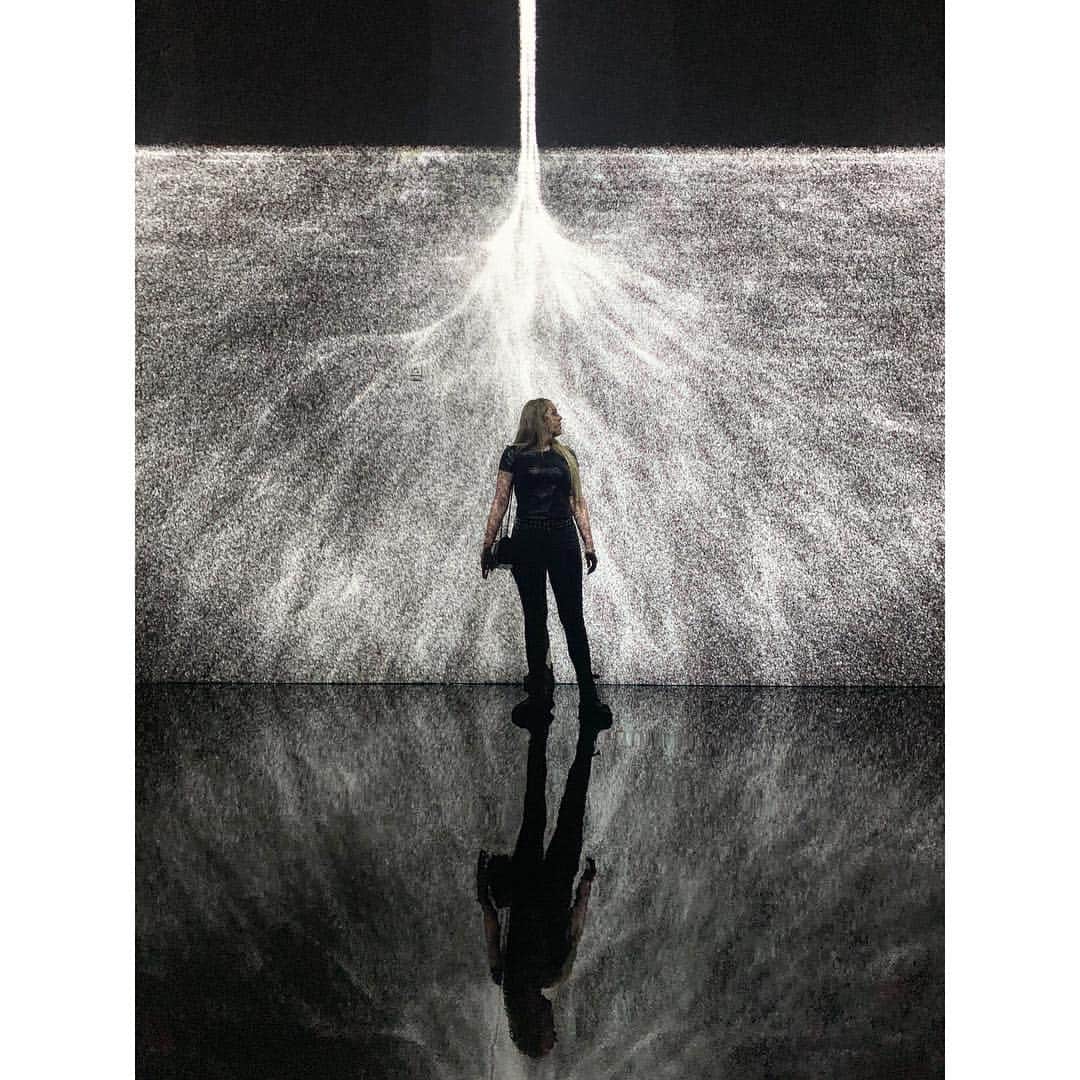 ティファニー・トランプのインスタグラム：「Mesmerized ⬛️ ◼️ ◾️▪️」