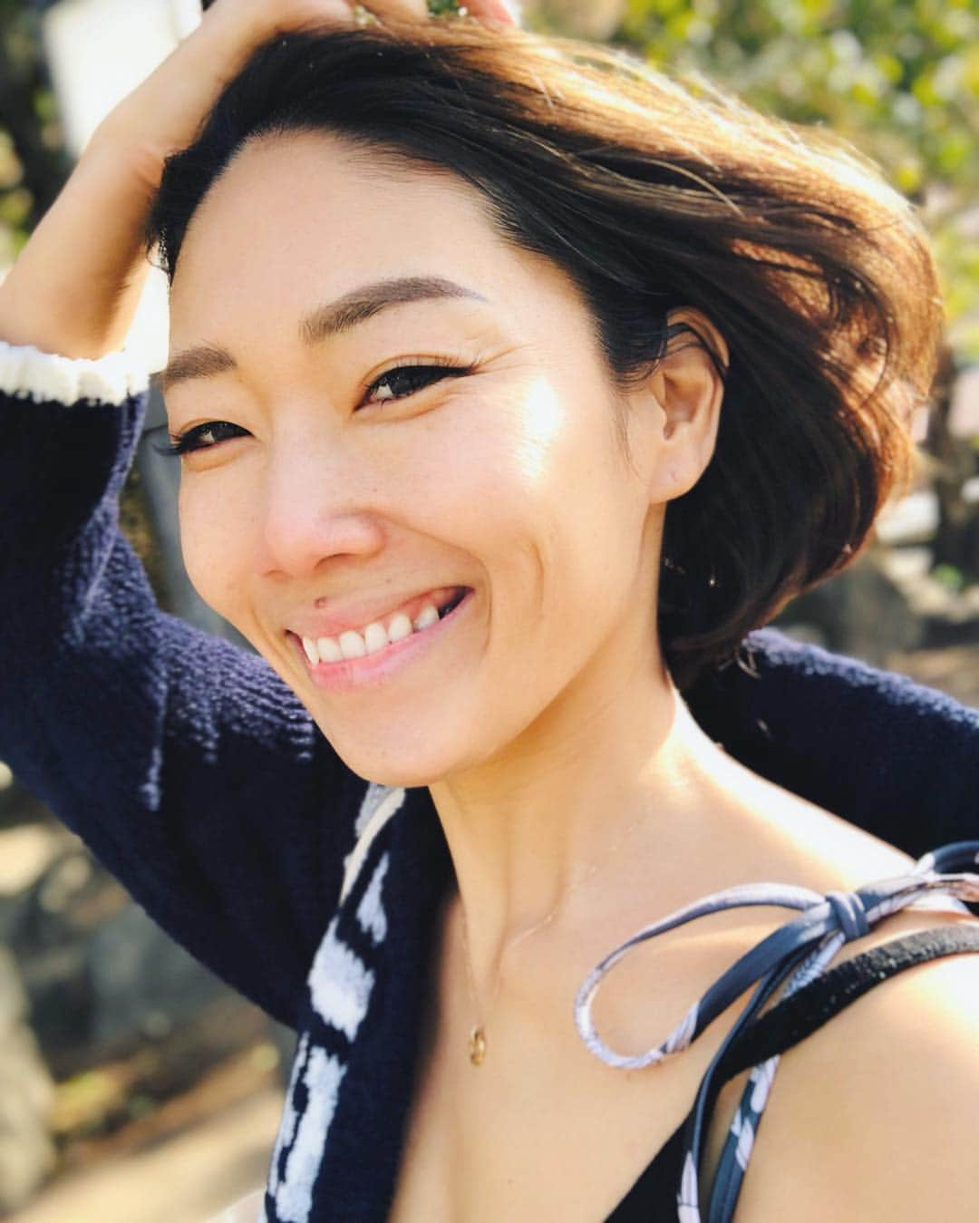 大下瞳美さんのインスタグラム写真 - (大下瞳美Instagram)「天気いーな！ サップヨガのイントラやってると天候確認が日課。  毎日早くみずきや可愛いワンピ着たいなーとか思ってたら、 なんとあさっては19度✨  いよいよ厚着ともおさらば〜🙌 今日みたいな澄んでる空気も気持ちいいけどあさってが楽しみすぎる！！ 皆さん急な温度の変化で体調崩さないように気をつけてください😌  お花見サップヨガキャンセル待ちが多すぎる為31日2回やることになりました！  キャンセル待ちの方はご連絡おまちくださいませ。 新たに空きがあればストーリーにてアップします🏄‍♀️ #hitomi#yogalifestyle #hiroshimajapan#yoga#yogagirl #ヨガ#散歩#spring#supyoga#春#桜🌸#morning #roxylife#roxy#roxyjapan #yogaeveryday #自由気まま #サップヨガ#ヨガスタジオ#hiroshimayoga#suryoga#インナー#もっぱら#水着#みんな知ってる」3月18日 9時16分 - hitomiooshita