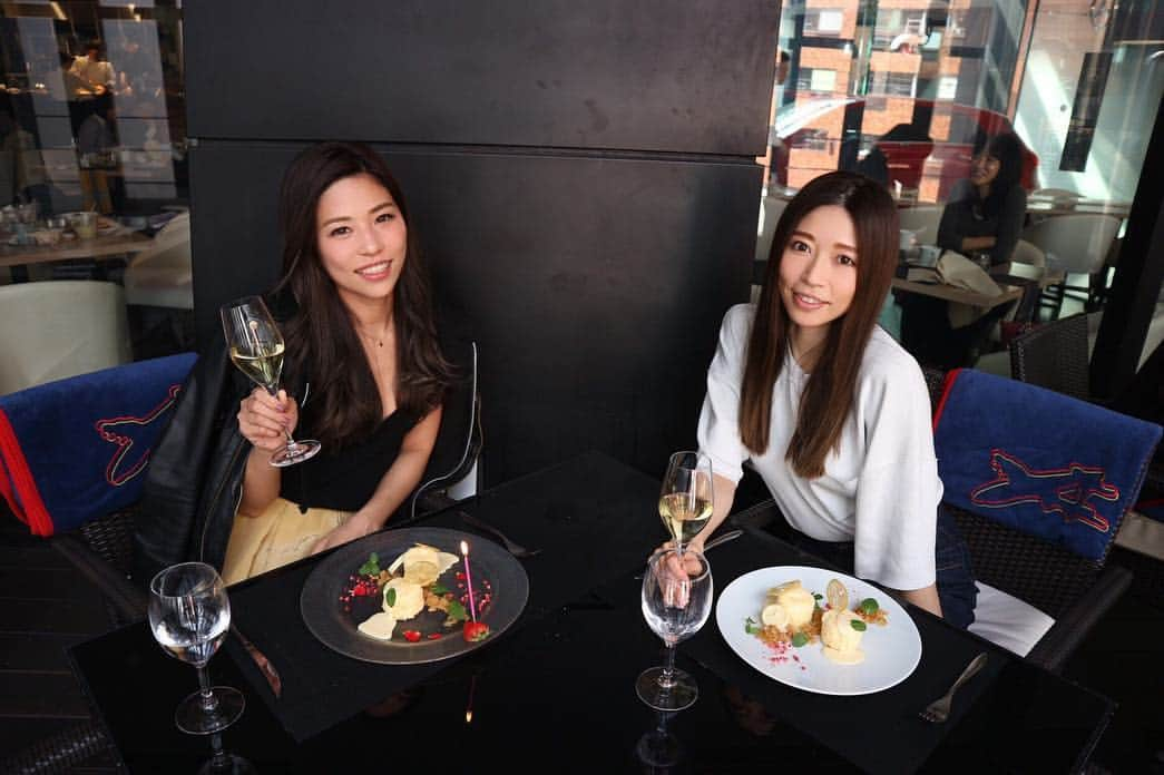 RENA さんのインスタグラム写真 - (RENA Instagram)「Happy Birthday sister🥳 🍾 ． ． ． ． #birthday #tokyo #roppongi #mercedesbenz #lunch #celebrity #desert #delicious #mysister #お誕生日 #メルセデスベンツ #六本木 #ランチ #コース #週末 #妹 #絶品 #スイーツ」3月18日 9時32分 - rena_flare