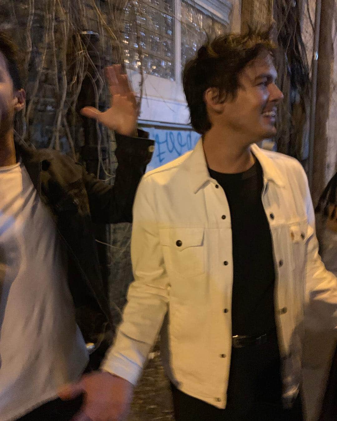 タイラー・ブラックバーンのインスタグラム：「If the cast of @cwroswellnm was a band, what would our name be?」