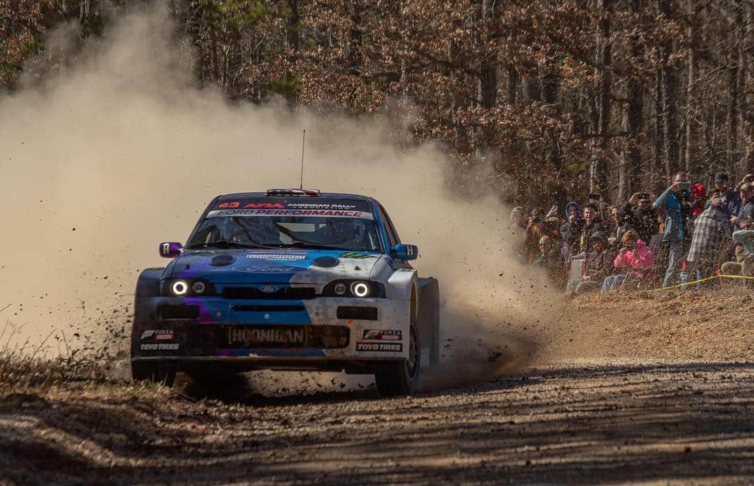 ケン・ブロックさんのインスタグラム写真 - (ケン・ブロックInstagram)「Nice shot of my Ford Escort RS Cossie V2 from stage 3 this past weekend during the 100 Acre Wood Rally, shot by my buddy Chris Meegan (@meeganmediaproductions). #smallcut #gravelmachinegun #BlockEscortCossieV2」3月18日 9時47分 - kblock43