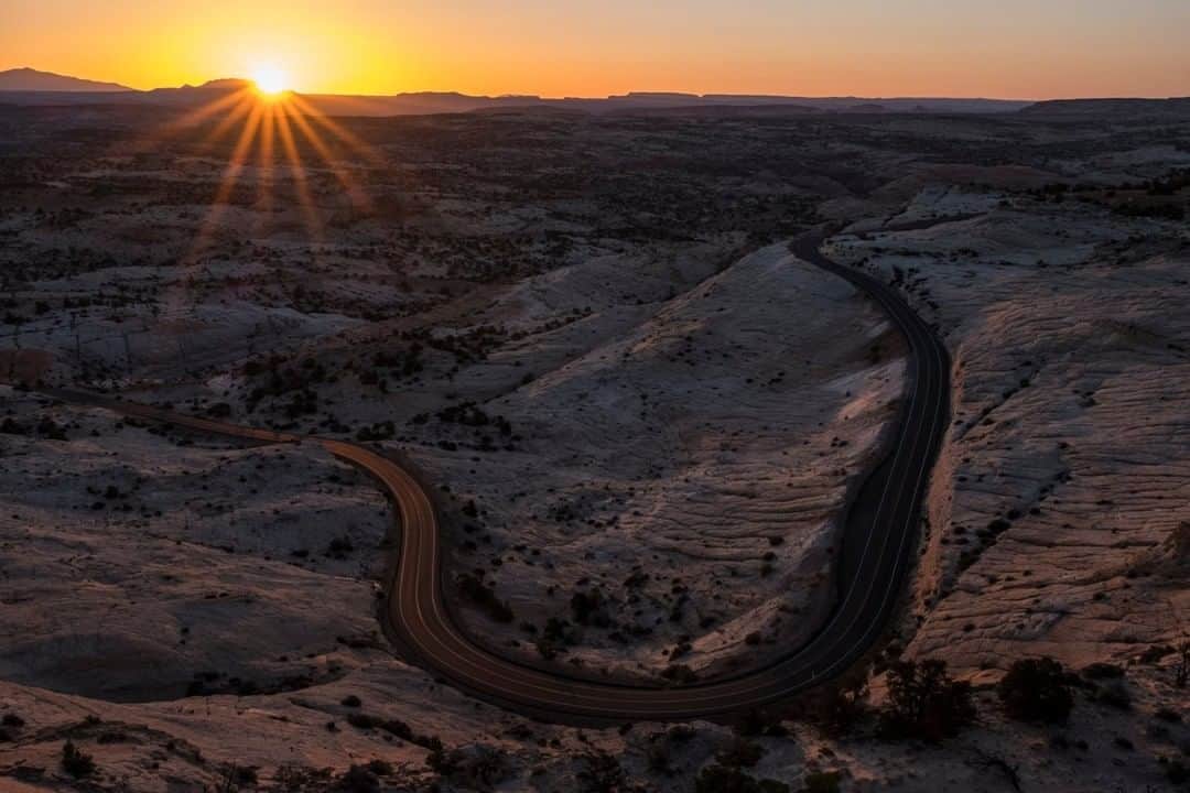 National Geographic Travelさんのインスタグラム写真 - (National Geographic TravelInstagram)「Photo by @drewtrush | Sunrise over the "All American Road". Scenic Byway 12, Utah USA.  #utah #roadtrip」3月18日 10時03分 - natgeotravel