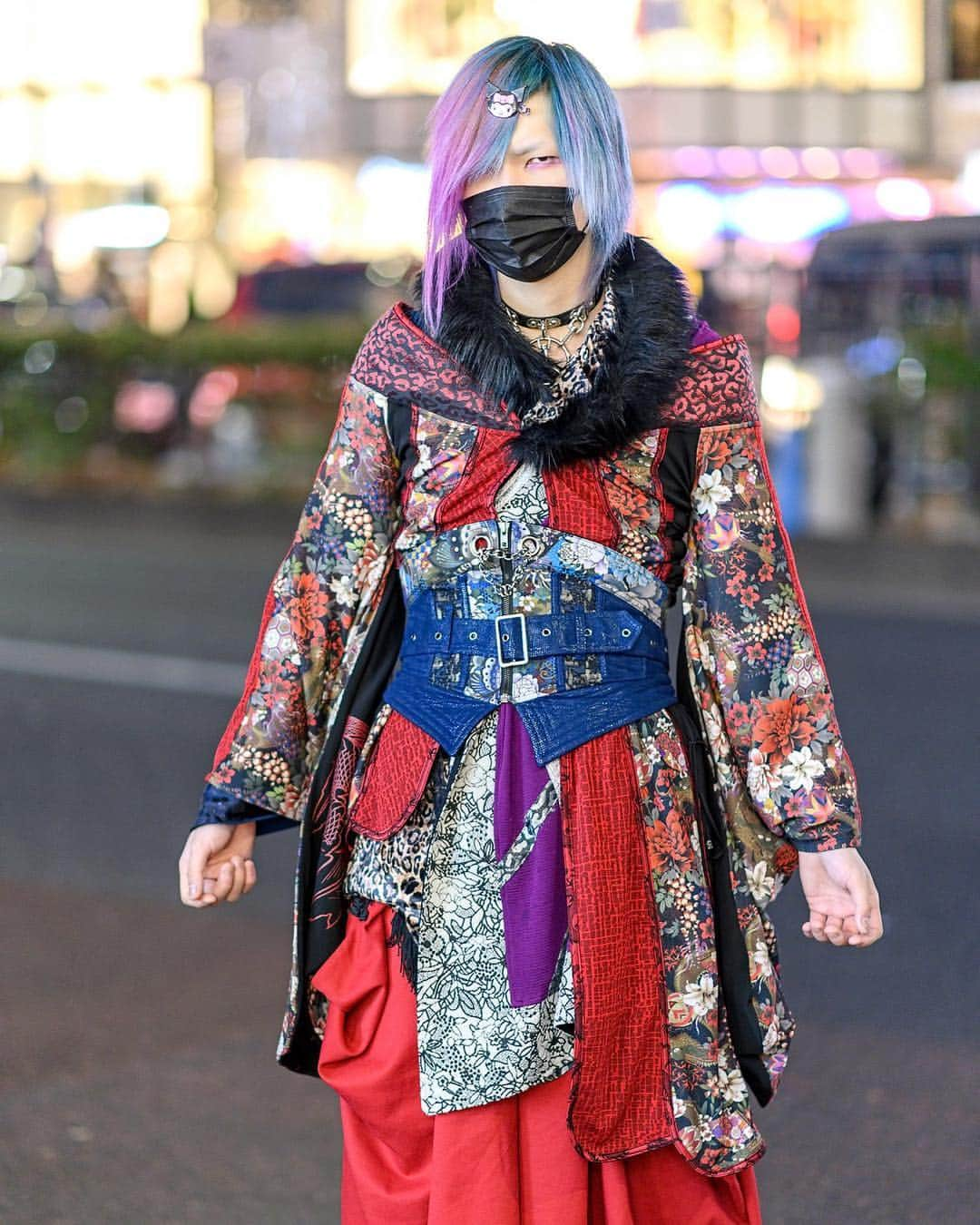 Harajuku Japanさんのインスタグラム写真 - (Harajuku JapanInstagram)「Desuko on the street in Harajuku wearing a colorful kimono from @QutieFrash with a corset belt, face mask, o-rings choker, and platform boots.」3月18日 10時07分 - tokyofashion