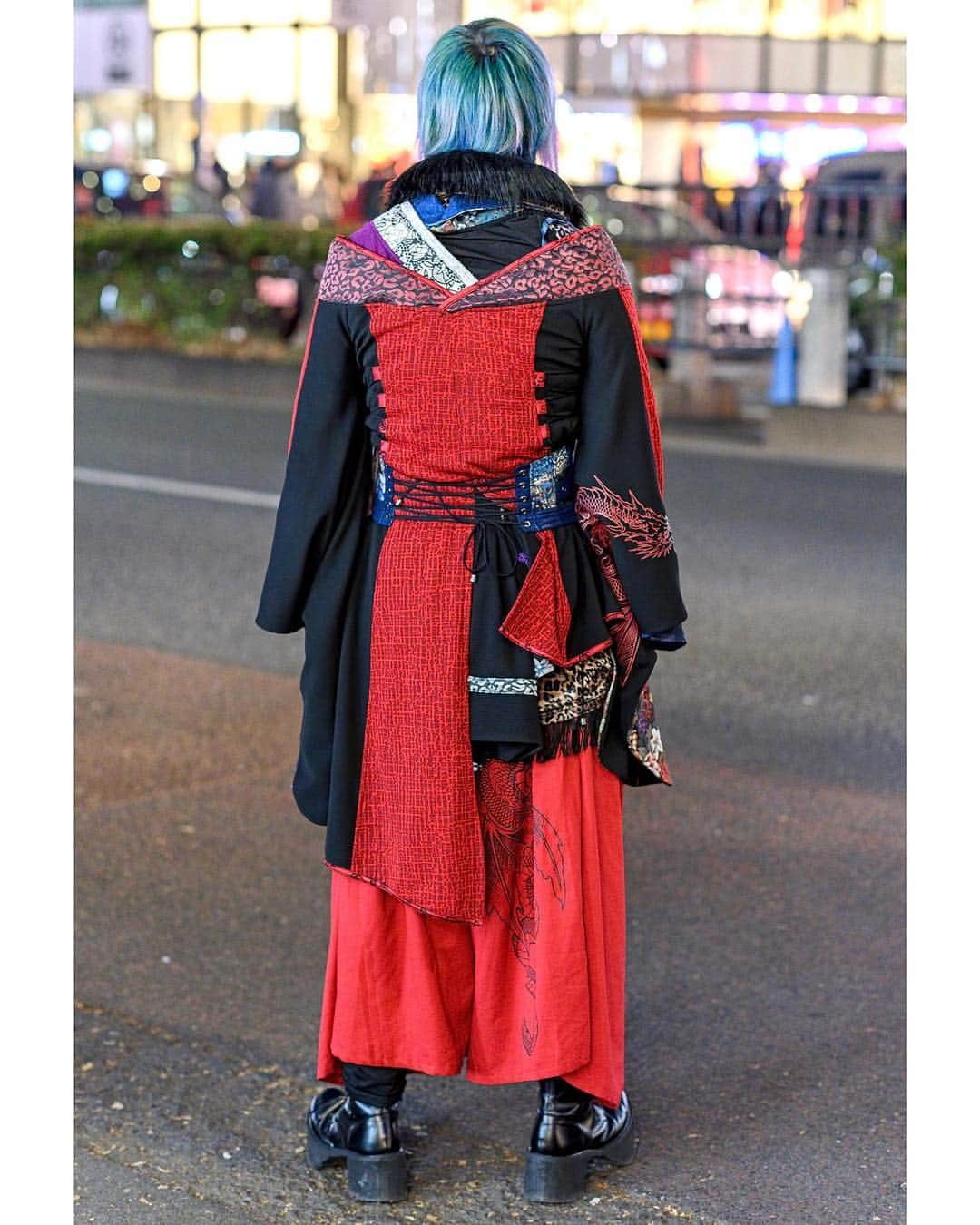 Harajuku Japanさんのインスタグラム写真 - (Harajuku JapanInstagram)「Desuko on the street in Harajuku wearing a colorful kimono from @QutieFrash with a corset belt, face mask, o-rings choker, and platform boots.」3月18日 10時07分 - tokyofashion