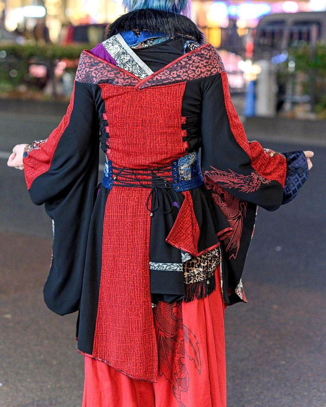 Harajuku Japanさんのインスタグラム写真 - (Harajuku JapanInstagram)「Desuko on the street in Harajuku wearing a colorful kimono from @QutieFrash with a corset belt, face mask, o-rings choker, and platform boots.」3月18日 10時07分 - tokyofashion