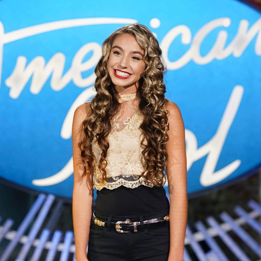 American Idolさんのインスタグラム写真 - (American IdolInstagram)「🤖 or 🍑?? #AmericanIdol」3月18日 10時23分 - americanidol