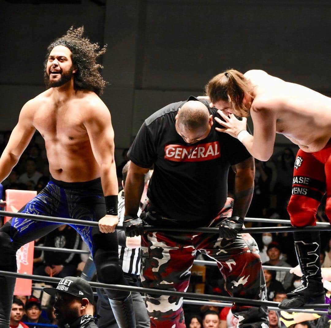 ファレ・シミタイトコさんのインスタグラム写真 - (ファレ・シミタイトコInstagram)「Perfecting our #tonganmassage technique  @realchaseowens @hiku_leo」3月18日 10時19分 - toksfale