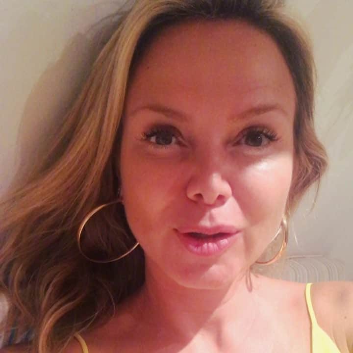 Eliana Michaelichin Bezerraのインスタグラム：「Obrigada pela maravilhosa audiência!! Eu e toda a equipe ficamos realizados ao perceber que vcs estão curtindo muito os nossos programas inéditos. Vice-liderança absoluta! Vcs são demais!!! Tenham uma semana abençoada e beijo na família 💋. #obrigadadeus #thankgod #eliana #programaeliana」