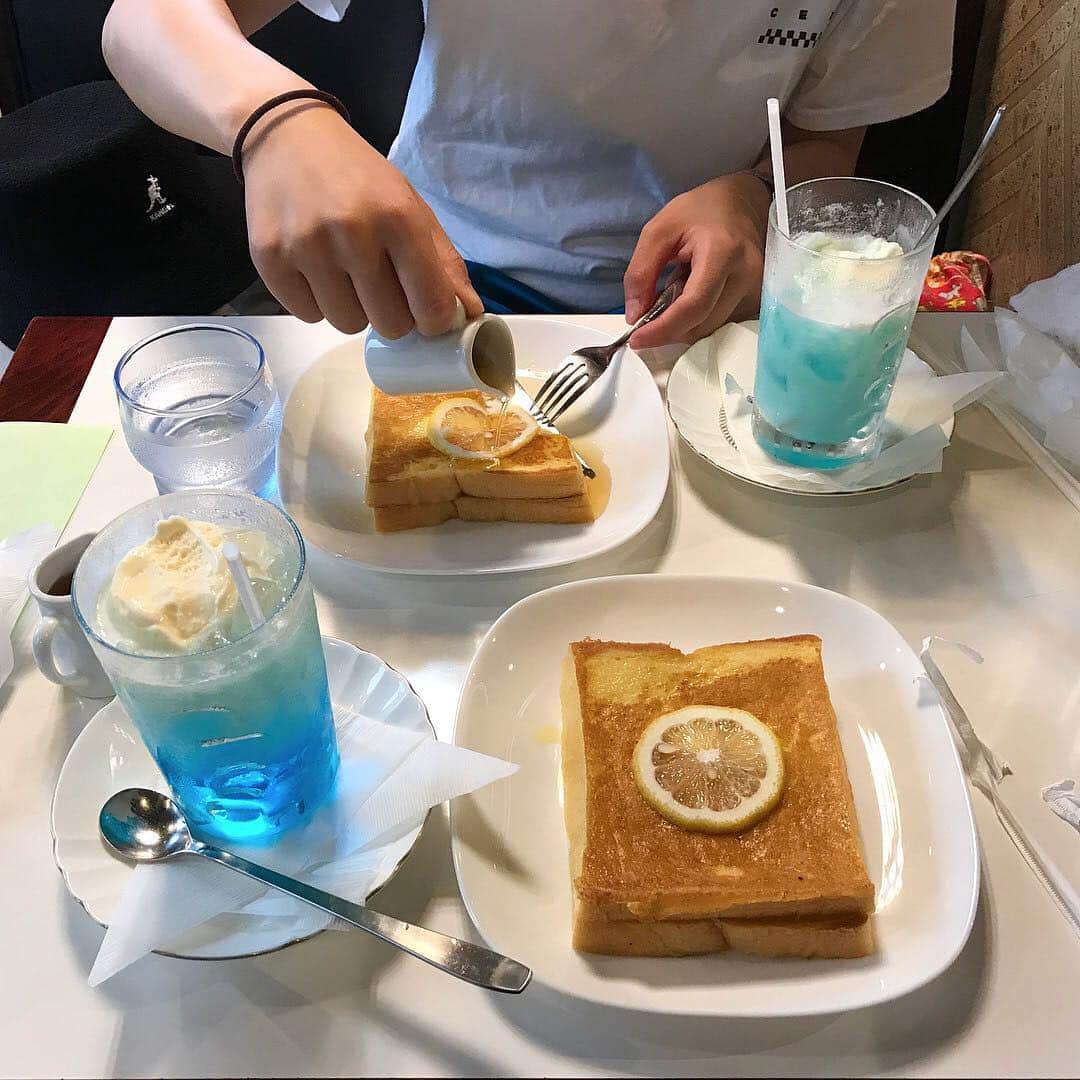 isutaさんのインスタグラム写真 - (isutaInstagram)「東京・平井駅の近くにある喫茶店「ワンモア」をご紹介❤︎ . 昭和レトロ感たっぷりの雰囲気が魅力的なお店なんです♩ . レモンの風味が効いたフレンチトーストや、鮮やかなブルーが映えるクリームソーダなどが楽しめます。 また、甘すぎないふわふわのホットケーキも人気！ 喫茶店好きの女の子必見ですよ❤︎ _____ ワンモア open：9:30〜16:30(LO16:00) 臨時休業あり close：日曜日・月曜日 access：東京都江戸川区平井5-22-11 _____ photo by @sheholy29 @kaaakaaa13 . 流行のアイテムやスポットの写真にはハッシュタグ#isutapic を付けるか @isuta_jp をタグ付けして教えてね❤︎ . #isuta #isutapic #isutacafe #イスタ #ワンモア #喫茶店」3月18日 10時31分 - isuta_jp