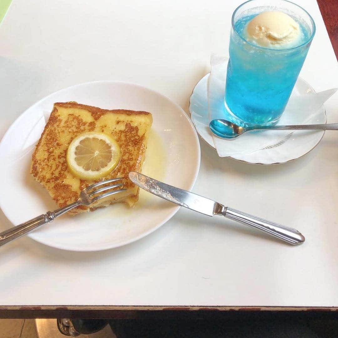 isutaさんのインスタグラム写真 - (isutaInstagram)「東京・平井駅の近くにある喫茶店「ワンモア」をご紹介❤︎ . 昭和レトロ感たっぷりの雰囲気が魅力的なお店なんです♩ . レモンの風味が効いたフレンチトーストや、鮮やかなブルーが映えるクリームソーダなどが楽しめます。 また、甘すぎないふわふわのホットケーキも人気！ 喫茶店好きの女の子必見ですよ❤︎ _____ ワンモア open：9:30〜16:30(LO16:00) 臨時休業あり close：日曜日・月曜日 access：東京都江戸川区平井5-22-11 _____ photo by @sheholy29 @kaaakaaa13 . 流行のアイテムやスポットの写真にはハッシュタグ#isutapic を付けるか @isuta_jp をタグ付けして教えてね❤︎ . #isuta #isutapic #isutacafe #イスタ #ワンモア #喫茶店」3月18日 10時31分 - isuta_jp