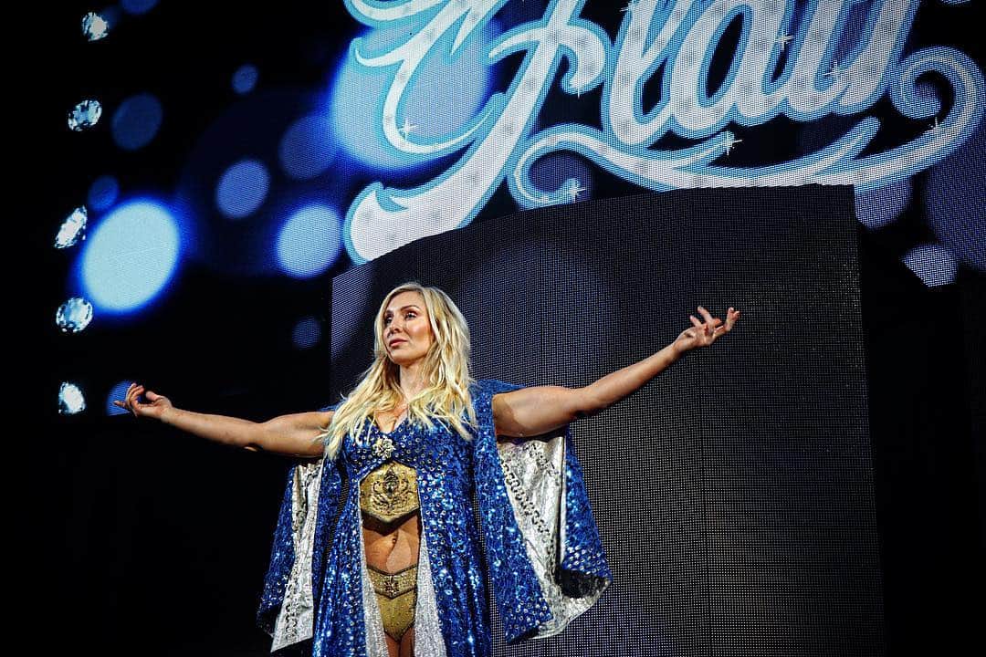 WWEさんのインスタグラム写真 - (WWEInstagram)「#WWEPeoria is in for a treat, because #TheQueen @charlottewwe has arrived and ready to show everyone what to expect at #WrestleMania」3月18日 10時29分 - wwe