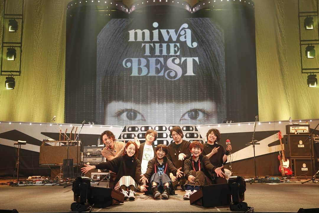 miwaさんのインスタグラム写真 - (miwaInstagram)「miwa THE BESTツアー30公演無事終了。武道館最高だった！応援してくださったみなさま、心より感謝申し上げます！miwaバンド、miwaスタッフ、miwaファン、みんなで奏でたライブ！ありがとう！みんなは私の光。」3月18日 10時30分 - miwa_official_38