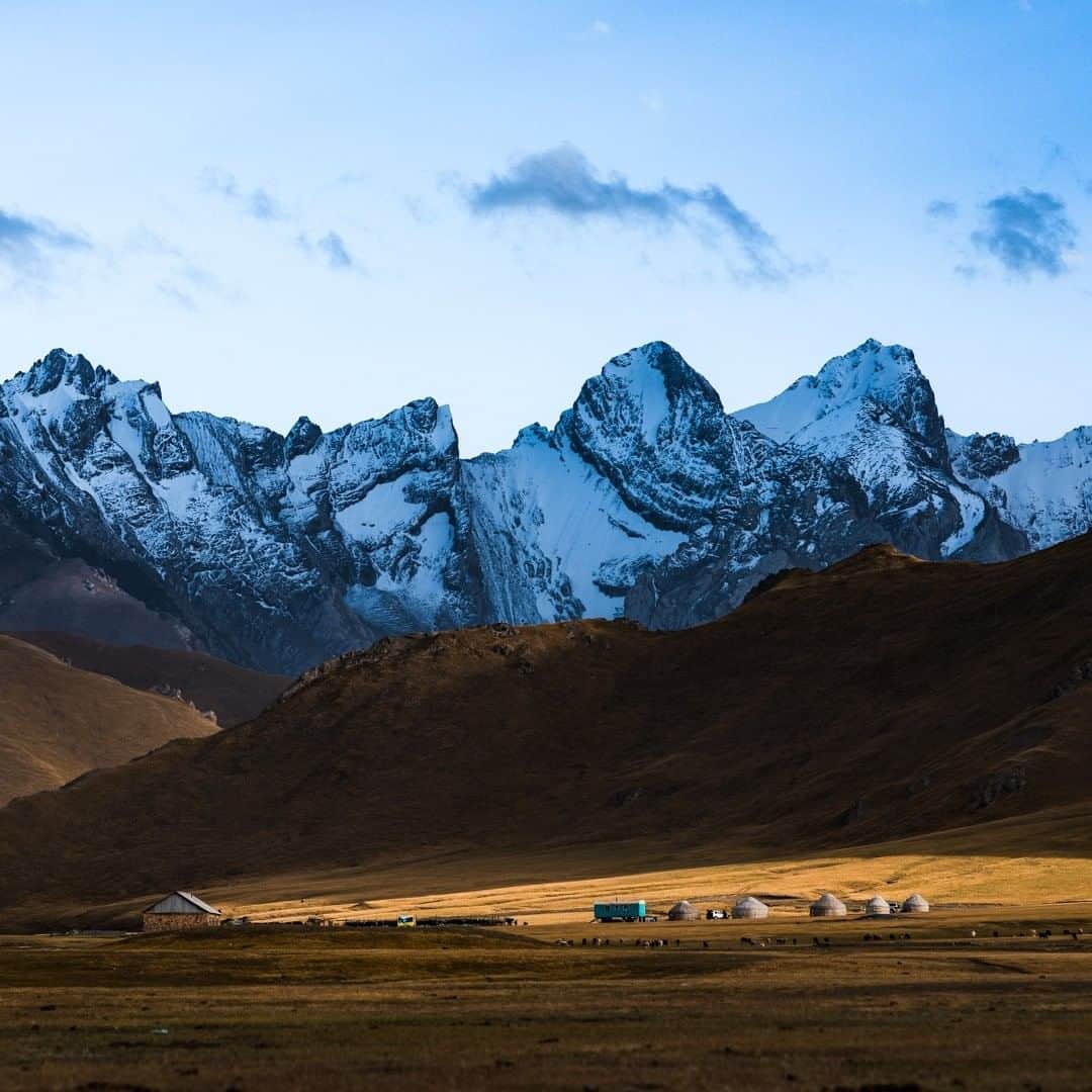 National Geographic Travelさんのインスタグラム写真 - (National Geographic TravelInstagram)「Photo by @MartinEdstrom | Yurts, caravans and Russian Lada cars spot the arid landscape of the Tien Shan mountain range. The wind whips about your clothing, but during short moments of stillness you can always hear a horse close by. They run free here. These plains, in remote Kyrgyzstan, are home to but a few nomads that divide their year between grazing horses in these mountainous valleys during summer and then coming back to the city to spend the winter. Follow @MartinEdstrom for more stories from remote Kyrgyzstan. #kyrgyzstan #centralasia #tianshan #natgeoimagecollection @natgeoimagecollection」3月18日 16時03分 - natgeotravel