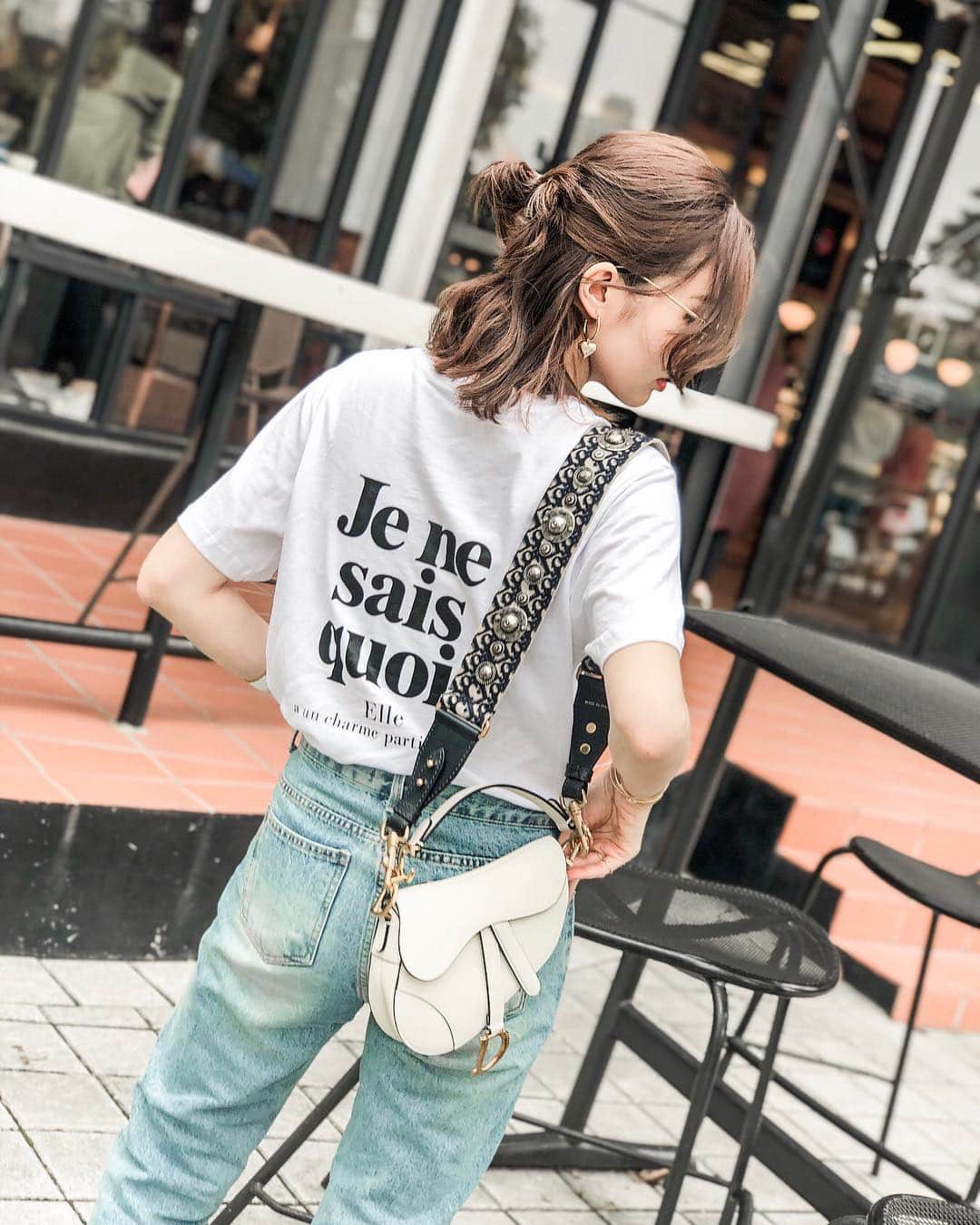 Lilian莉安さんのインスタグラム写真 - (Lilian莉安Instagram)「- 穿風衣的季節💛 OOTD 很少看到短版米白色風衣，搭配琥珀釦跟俐落版型 好看又好搭～ 牛仔褲愛慘，版型穿起來超美 All by⋯ @tuday_official  #outfits #springlook #whatiwore #tuday_official」3月18日 15時58分 - itslilian1002