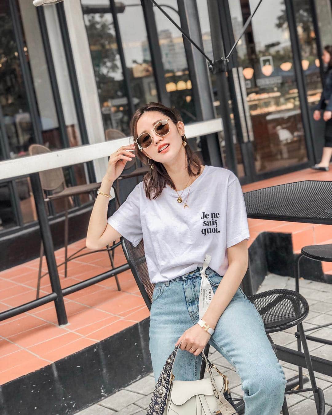 Lilian莉安さんのインスタグラム写真 - (Lilian莉安Instagram)「- 穿風衣的季節💛 OOTD 很少看到短版米白色風衣，搭配琥珀釦跟俐落版型 好看又好搭～ 牛仔褲愛慘，版型穿起來超美 All by⋯ @tuday_official  #outfits #springlook #whatiwore #tuday_official」3月18日 15時58分 - itslilian1002