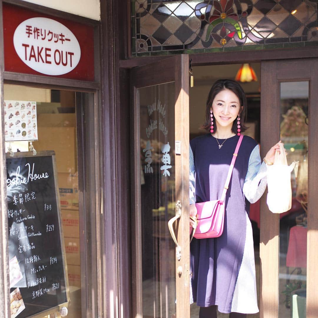 木本泉さんのインスタグラム写真 - (木本泉Instagram)「- @chikakokimoto が大好物のクッキーを買いに🍪﻿ ﻿ なのに1番好きなチョコチップクッキーは完売💦﻿ 12時前に行ったのにな😭﻿ ﻿ また次回のお楽しみに。﻿ ﻿ 今日はプレーンとチーズを購入💓﻿ ﻿ #京都#kyoto#京都菓子#烹菓#荒神口」3月18日 16時01分 - izumikimoto