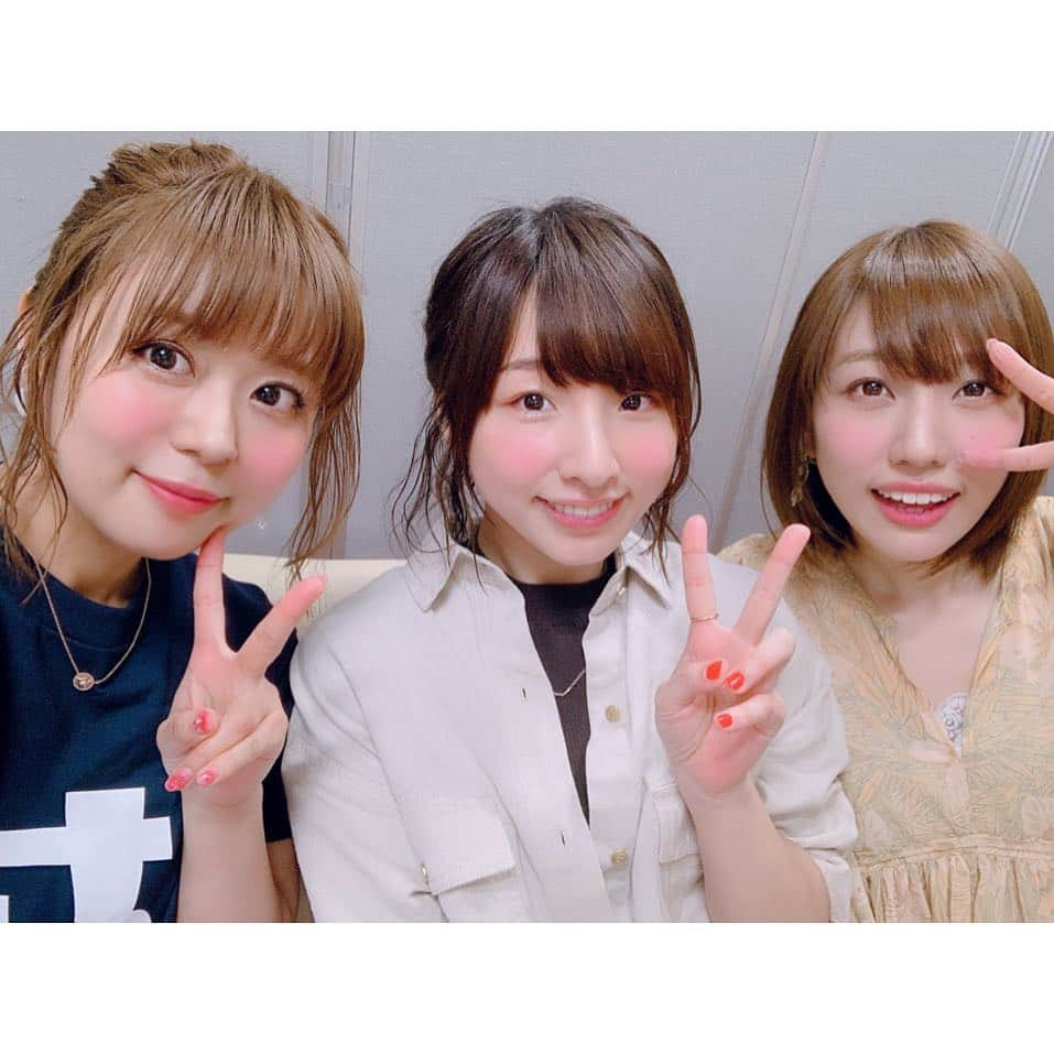 井口裕香さんのインスタグラム写真 - (井口裕香Instagram)「☆☆☆ むんトークイベント2019春！ 無事終了いたしました！わ〜い🙌 第一部、第二部、どちらもとてもたのしかったです🤠 お越し下さった皆様、ゲストの綾ちゃん、麻美、そしてむんスタッフのみんな☆！ 本当にありがとうございました〜〜〜〜〜〜〜〜あああってスタッフのみんなと写真撮ってなあいいいいいいいいいいいいいいいいい（ ; ; ）💦💦💦 #洲崎綾 ちゃん #高野麻美 ちゃん #muuun #agqr #文化放送 hair&make #西田聡子 さん あ、間違えて動画の音消しちゃった！🤭💬」3月18日 10時34分 - ooo31_iguchiyuka_31ooo