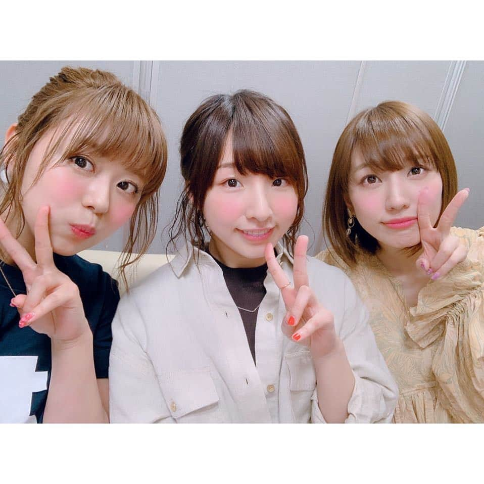 井口裕香さんのインスタグラム写真 - (井口裕香Instagram)「☆☆☆ むんトークイベント2019春！ 無事終了いたしました！わ〜い🙌 第一部、第二部、どちらもとてもたのしかったです🤠 お越し下さった皆様、ゲストの綾ちゃん、麻美、そしてむんスタッフのみんな☆！ 本当にありがとうございました〜〜〜〜〜〜〜〜あああってスタッフのみんなと写真撮ってなあいいいいいいいいいいいいいいいいい（ ; ; ）💦💦💦 #洲崎綾 ちゃん #高野麻美 ちゃん #muuun #agqr #文化放送 hair&make #西田聡子 さん あ、間違えて動画の音消しちゃった！🤭💬」3月18日 10時34分 - ooo31_iguchiyuka_31ooo