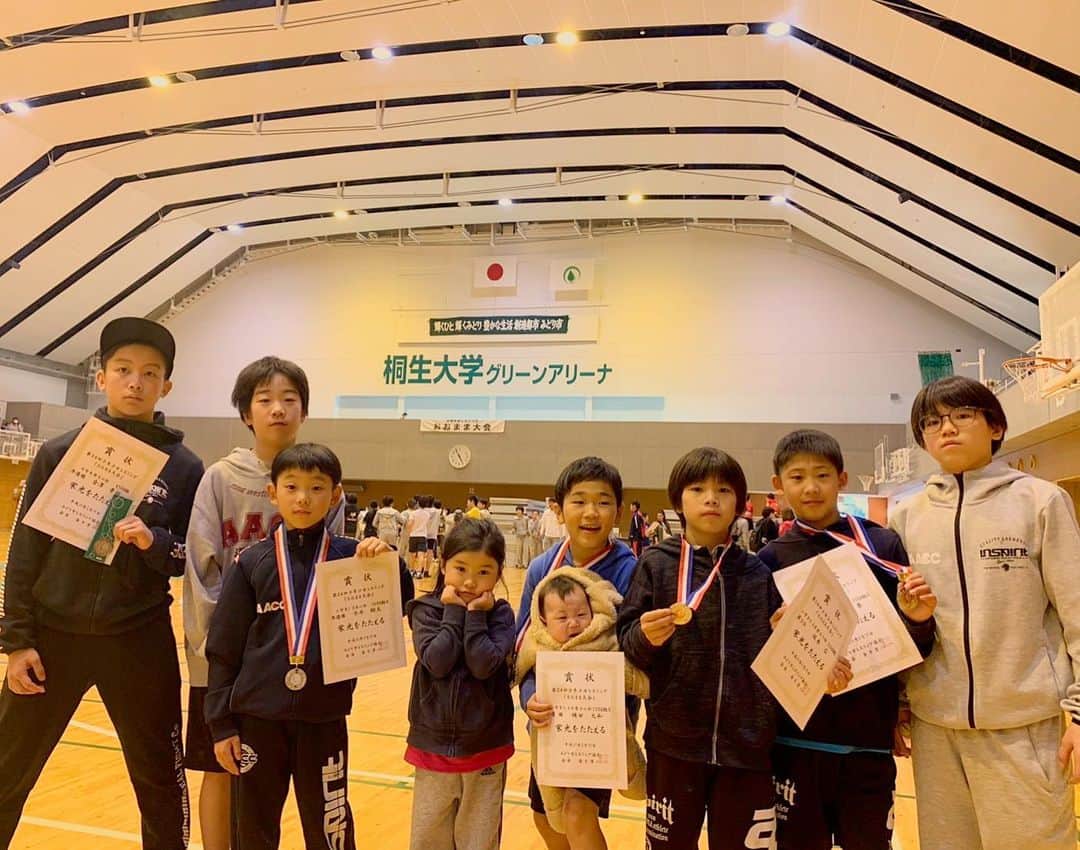 のインスタグラム：「少年少女レスリング大間々大会  AACCキッズ&Jr 出場7名 入賞5名 金1 銀2 銅3  成長は一歩一歩、慌てず浮足立たず、まずは這ってでも前進していこう！  出場メンバー、パパママお疲れさまでした！ 大会関係者の皆さま、ありがとうございました。  #aacc #aacckida #aacckidswrestling #aaccキッズ #aaccキッズレスリング #kidswrestling #キッズレスリング  #大間々大会 #皆さまありがとうございました #継続は力 #ココロとカラダを強くする #レスリングやるならaacc #強くなるならaacc #習い事ならaacc #習い事スクスク」