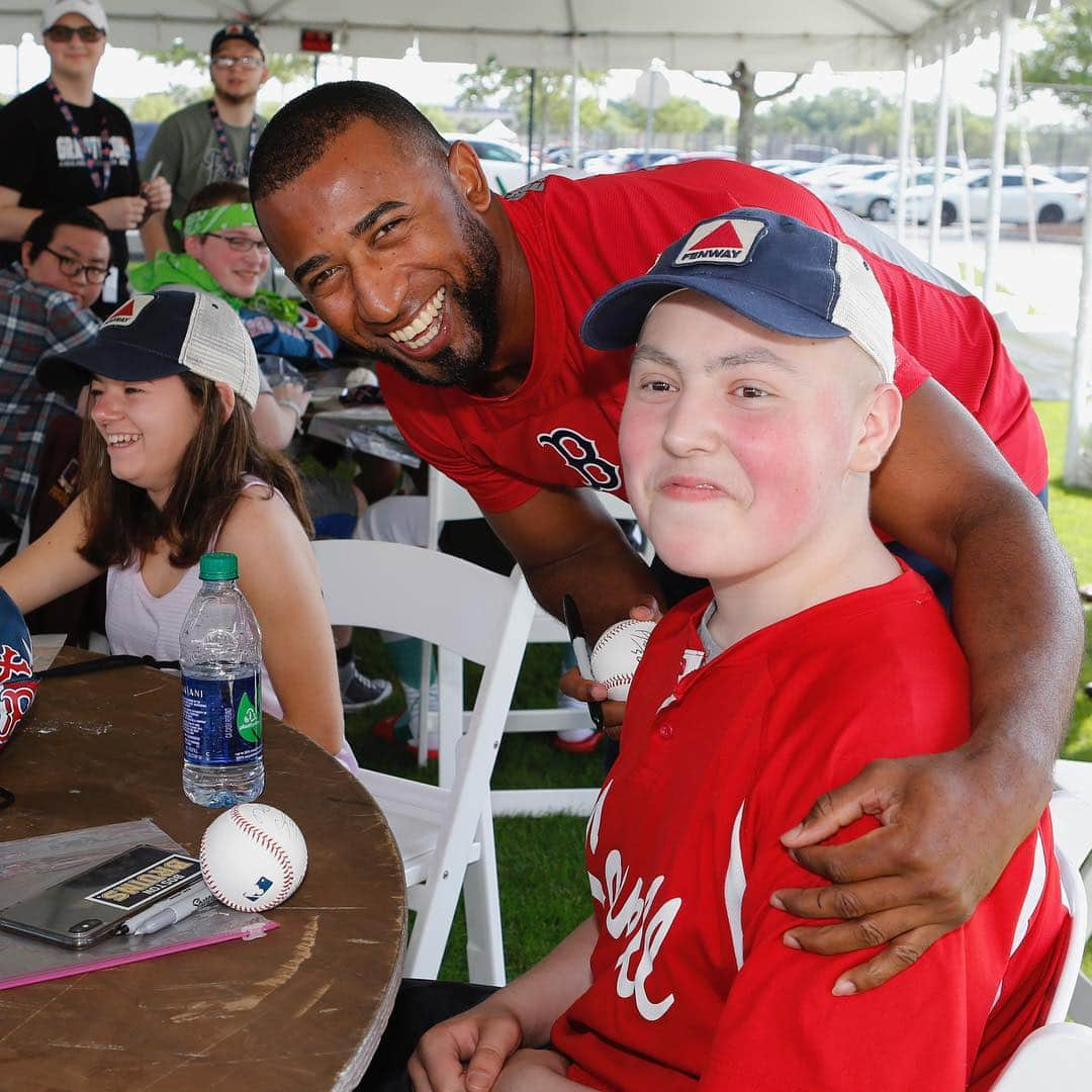 ボストン・レッドソックスさんのインスタグラム写真 - (ボストン・レッドソックスInstagram)「Easily our favorite weekend of #SoxSpring! Thanks to @thejimmyfund teens for hanging with us!」3月18日 11時03分 - redsox