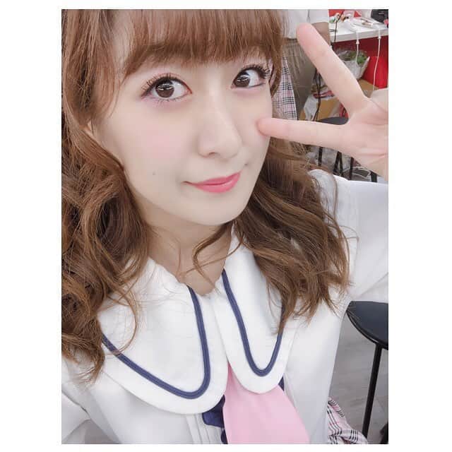 のインスタグラム：「Hello Monday🌈 อาทิตย์นี้ ก็ จะ พยายาม ด้วยกัน น้าาา😋✌️ 今週も一緒にがんばろー😋✌️ #izurinabnk48 #izurina #izutarinabnk48 #izutarina #伊豆田莉奈 #いずりな #monday #bnk48 #welovebnk48」