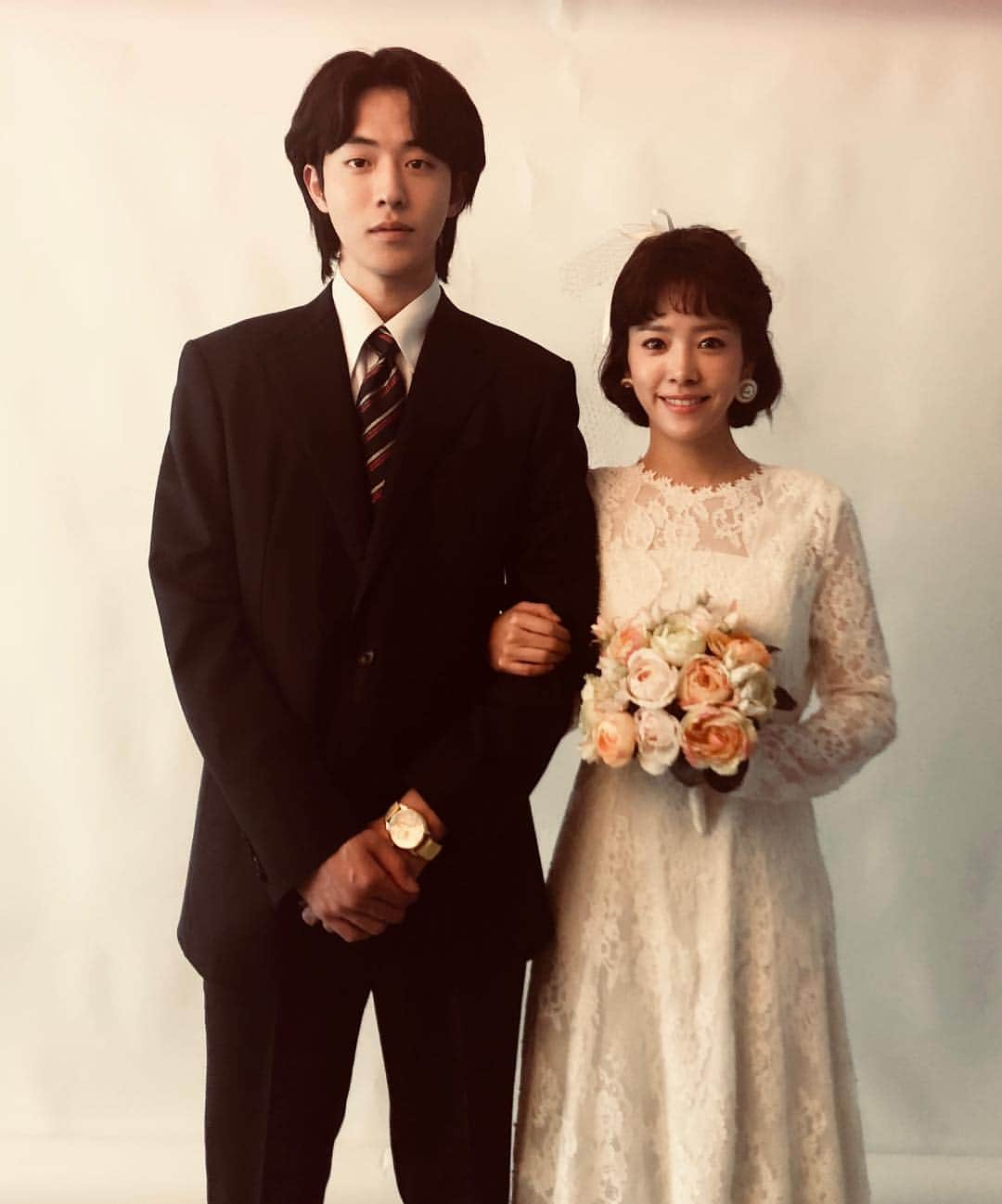 ハン・ジミンさんのインスタグラム写真 - (ハン・ジミンInstagram)「. 🤵🏻💐👰🏻 마지막까지 함께 해주세요~🙏🏻 . #눈이부시게 #thelightinyoureyes #💚」3月18日 11時14分 - roma.emo