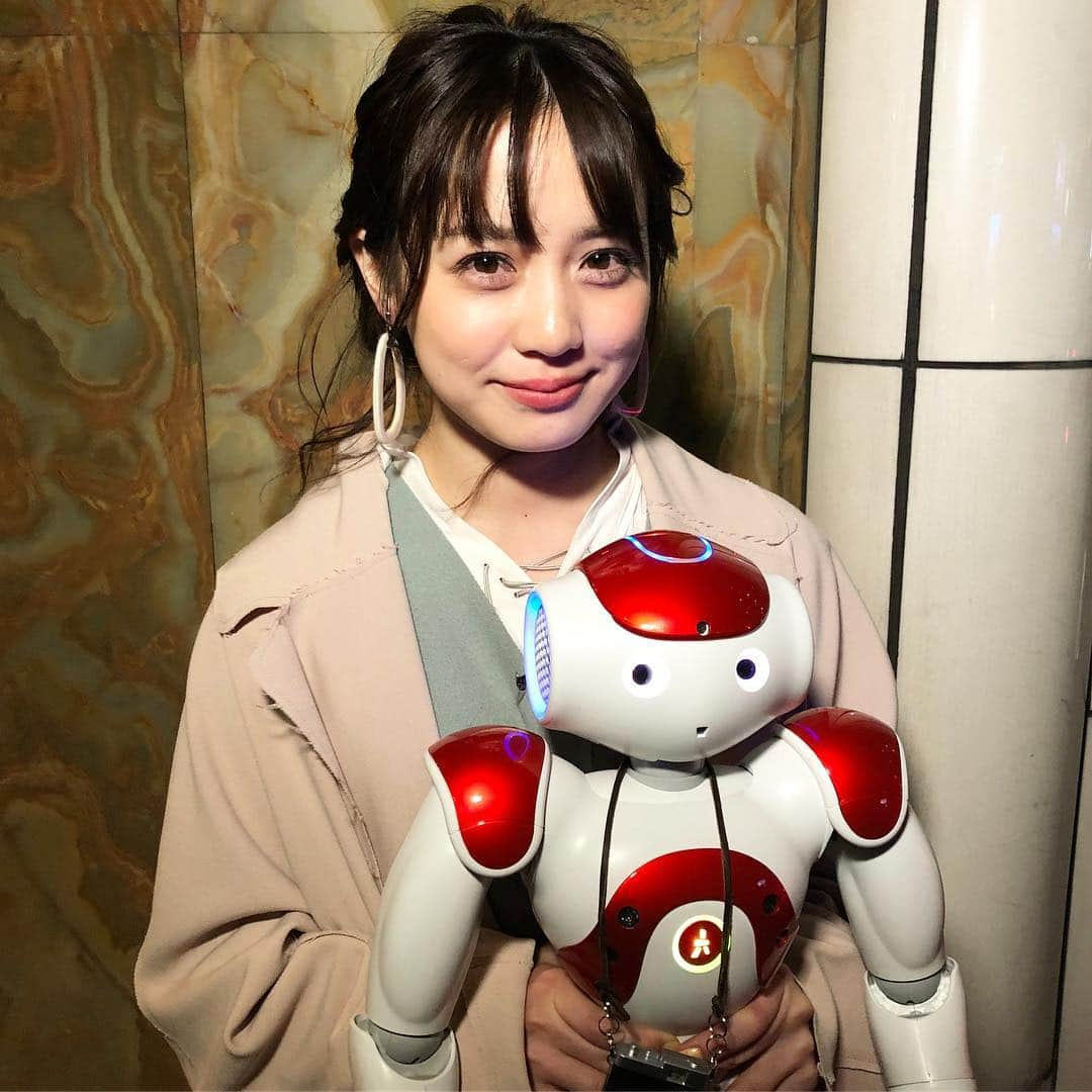 奥仲麻琴さんのインスタグラム写真 - (奥仲麻琴Instagram)「おしらせです。 . , 『ロボスクープ！』 テレビ朝日  3/18(月)26:03～26:28  ネタ子ちゃん抱えて初めてすぎる経験させてもらって、たくさん緊張した。とっても楽しかったな‥  本日です！ぜひご覧ください☺︎」3月18日 11時31分 - okunaka_makoto