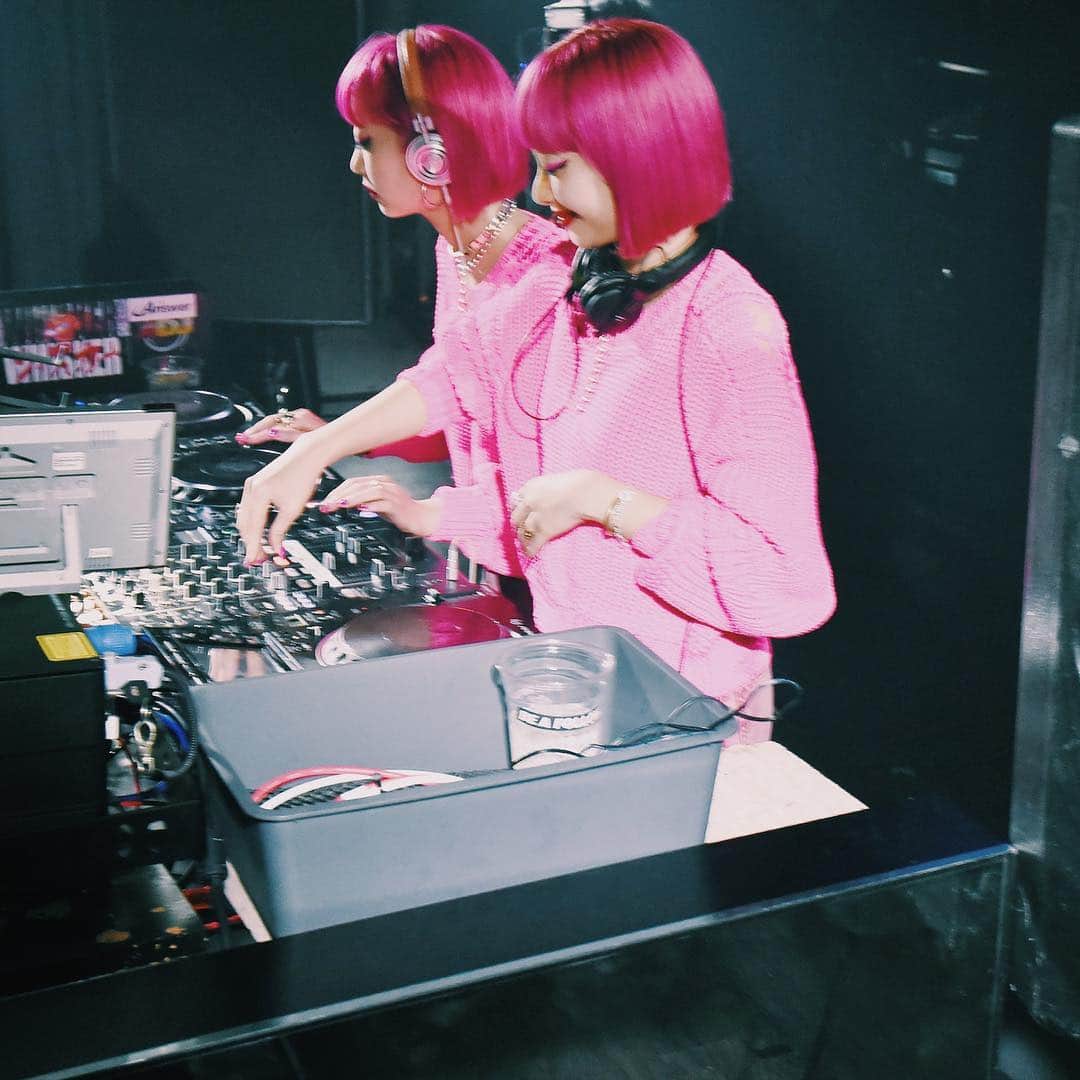 AYAさんのインスタグラム写真 - (AYAInstagram)「BE A FOLLOWER⚡️⚡️ @diesel 🔥  キャンペーンムービーにも出演している #BEAFOLLOWER のイベントで 福岡へ〜〜🔥 すごく楽しい夜だった、、 沢山の人が来ていて、嬉しかったナ。 ありがとうございました🧡  ピンクのスタイリングに合わせて キャットラインとストーンもピンクに！ お洋服に合わせてメイクも変えるの楽しい。🌸🌸🌸 またみんなで遊びましょう💥  #BEAFOLLOWER #diesel」3月18日 11時39分 - ayaxxamiaya