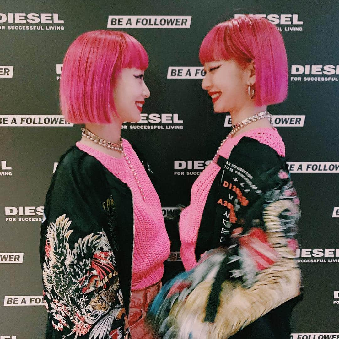 AYAさんのインスタグラム写真 - (AYAInstagram)「BE A FOLLOWER⚡️⚡️ @diesel 🔥  キャンペーンムービーにも出演している #BEAFOLLOWER のイベントで 福岡へ〜〜🔥 すごく楽しい夜だった、、 沢山の人が来ていて、嬉しかったナ。 ありがとうございました🧡  ピンクのスタイリングに合わせて キャットラインとストーンもピンクに！ お洋服に合わせてメイクも変えるの楽しい。🌸🌸🌸 またみんなで遊びましょう💥  #BEAFOLLOWER #diesel」3月18日 11時39分 - ayaxxamiaya