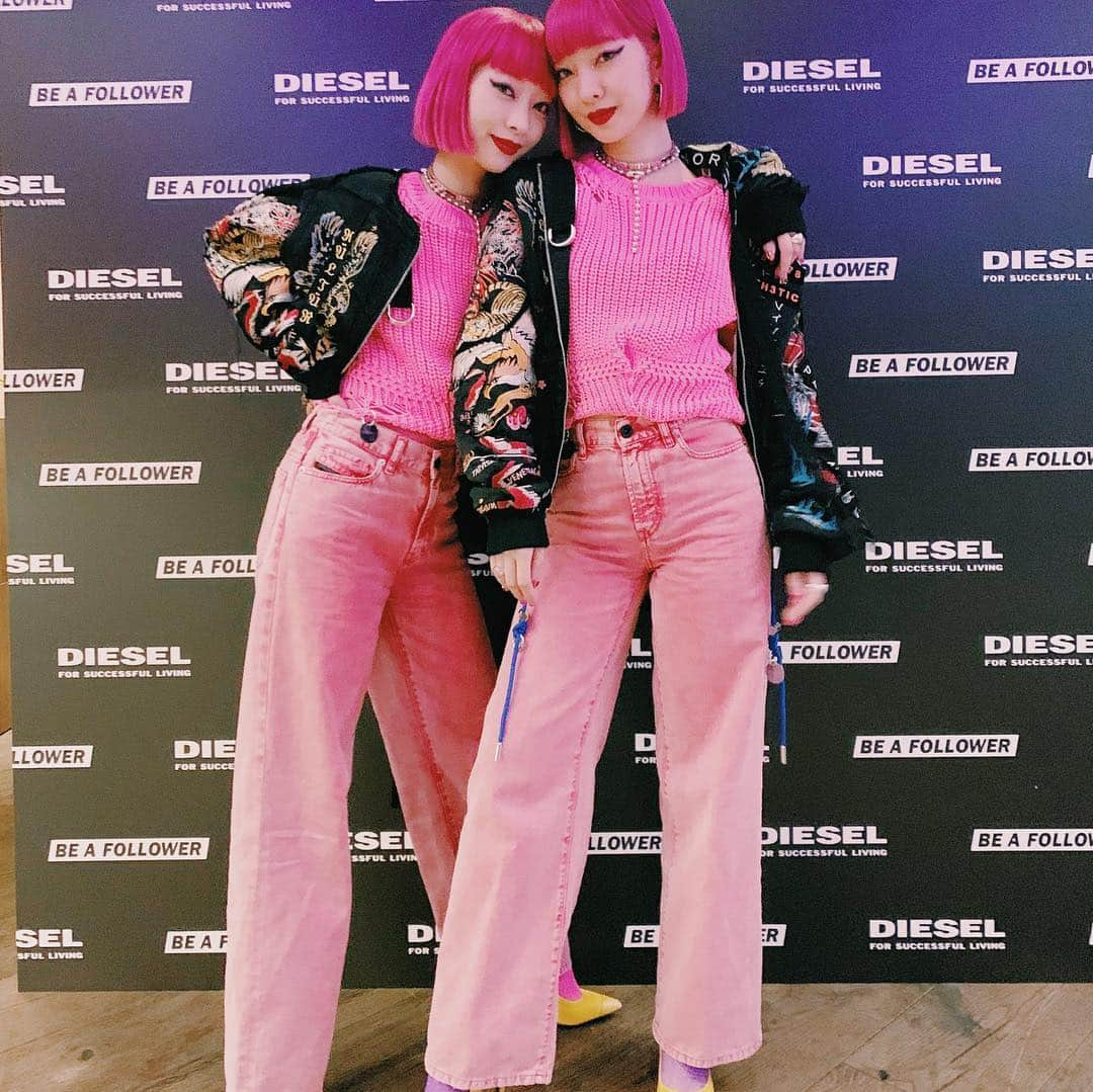 AYAさんのインスタグラム写真 - (AYAInstagram)「BE A FOLLOWER⚡️⚡️ @diesel 🔥  キャンペーンムービーにも出演している #BEAFOLLOWER のイベントで 福岡へ〜〜🔥 すごく楽しい夜だった、、 沢山の人が来ていて、嬉しかったナ。 ありがとうございました🧡  ピンクのスタイリングに合わせて キャットラインとストーンもピンクに！ お洋服に合わせてメイクも変えるの楽しい。🌸🌸🌸 またみんなで遊びましょう💥  #BEAFOLLOWER #diesel」3月18日 11時39分 - ayaxxamiaya