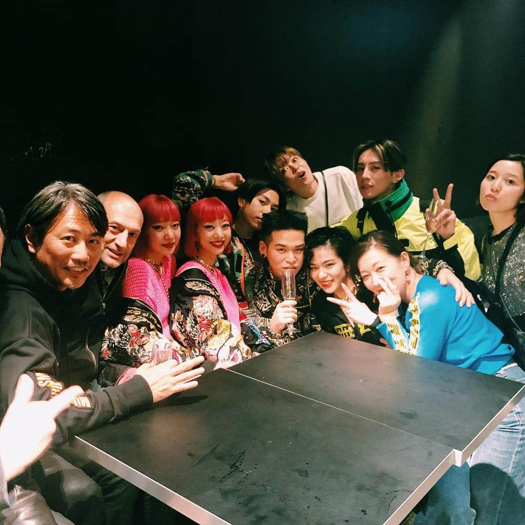 AYAさんのインスタグラム写真 - (AYAInstagram)「BE A FOLLOWER⚡️⚡️ @diesel 🔥  キャンペーンムービーにも出演している #BEAFOLLOWER のイベントで 福岡へ〜〜🔥 すごく楽しい夜だった、、 沢山の人が来ていて、嬉しかったナ。 ありがとうございました🧡  ピンクのスタイリングに合わせて キャットラインとストーンもピンクに！ お洋服に合わせてメイクも変えるの楽しい。🌸🌸🌸 またみんなで遊びましょう💥  #BEAFOLLOWER #diesel」3月18日 11時39分 - ayaxxamiaya