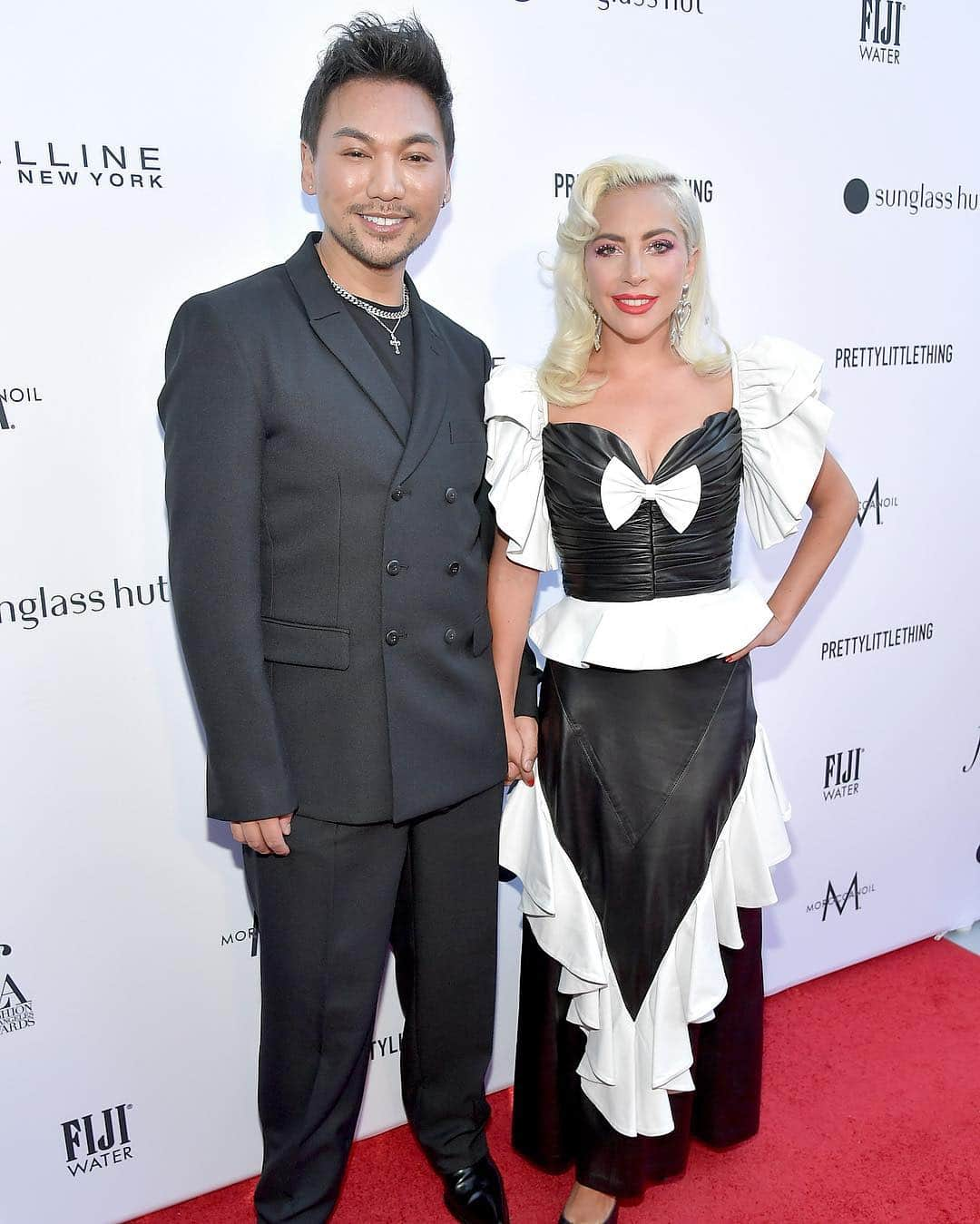 Just Jaredさんのインスタグラム写真 - (Just JaredInstagram)「@ladygaga in @rodarte steps out to honor longtime hairstylist @fredericaspiras with the Hairstylist of the Year Award at the @dailyfrontrow Fashion Awards! #LadyGaga #Rodarte #FredericAspiras #TheDailyFrontRow Photos: Getty」3月18日 11時48分 - justjared