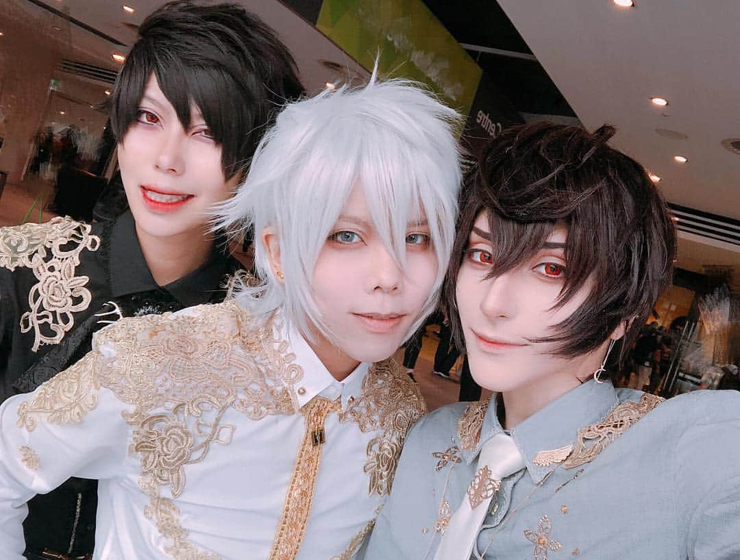 ナイトさんのインスタグラム写真 - (ナイトInstagram)「Day 2 of Madfest Sydney we cosplayed Lucifer, Sandalphon and Belial (Cygames illust ver.) from Granblue Fantasy. I’m so happy to cosplay these 3 with my friends! We decided to make these outfits a week before the convention (and very happy we did so) 💕 It was so much fun !!!! #cosplay #granbluefantasy #whatmakestheskyblue」3月18日 12時07分 - knitecoser