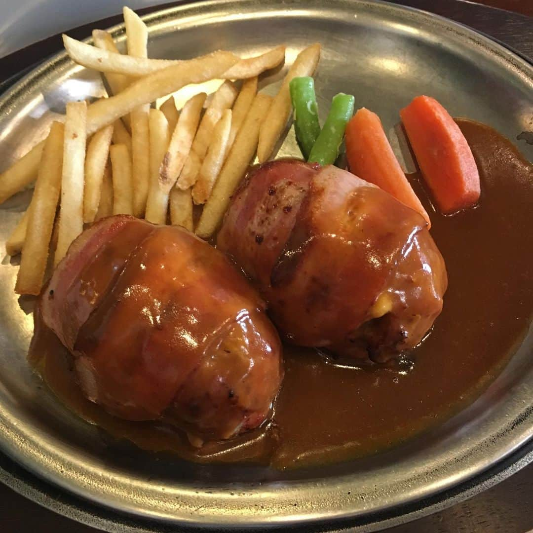 HALFBYさんのインスタグラム写真 - (HALFBYInstagram)「アメリカンハンバーグ美しい🍽」3月18日 12時16分 - halfby