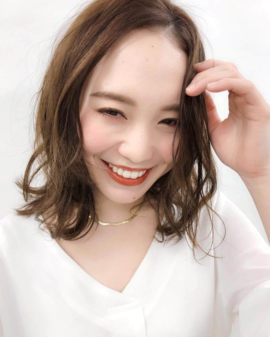 ヘアメイク&ネイル専門店 アトリエはるかさんのインスタグラム写真 - (ヘアメイク&ネイル専門店 アトリエはるかInstagram)「. 【アトリエはるかおすすめメイク】 . 流行りのイエローメイク🧡 . まぶたにうすくイエローを💛 きわと下まぶたにはオレンジをいれてます🧡 . リップにもイエローグロスを使って、ジューシーなくちびるに👄💛 . . こちらは、 宮下 亜紗実（@atelierharuka_miyashita）が担当しました！ モデルさんはみっちゃん（@3214michan） . . #アトリエはるか #ヘアアレンジ #ヘアセット  #ヘアスタイル #美容師 #ヘアメイク #結婚式 #ウェディング #ブライダル #ブライダルヘア #プレ花嫁 #花嫁 #ナチュラルヘア  #無造作ヘア  #サロンモデル #イエローリップ  #イエローメイク  #名古屋 #渋谷 #新宿 #池袋 #横浜 #有楽町 #なんば #心斎橋 #天神 #hairarrange  #hair  #hairstyle #bridal」3月18日 12時12分 - atelierharuka_official