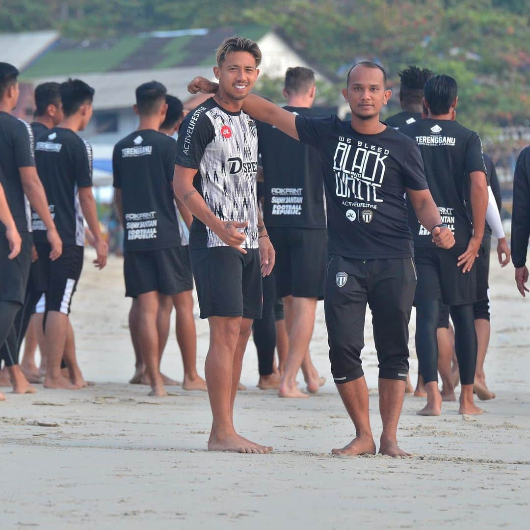 鈴木ブルーノさんのインスタグラム写真 - (鈴木ブルーノInstagram)「Pagi training at beach 🏖⚽️」3月18日 12時30分 - cbruno_7