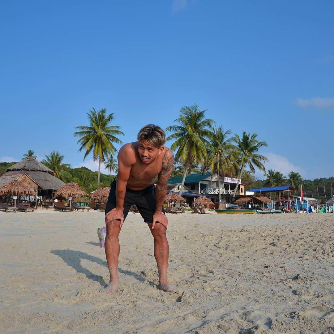 鈴木ブルーノさんのインスタグラム写真 - (鈴木ブルーノInstagram)「Pagi training at beach 🏖⚽️」3月18日 12時30分 - cbruno_7