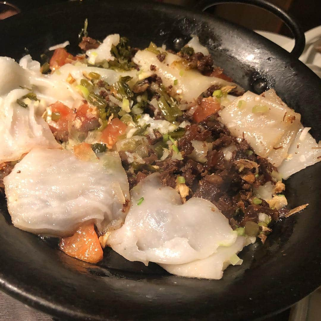 黒田愛美さんのインスタグラム写真 - (黒田愛美Instagram)「みっちゃんと中華食べながらミーティング😁 本を中国語訳したくて✨✨✨ どうか叶いますように……💫 #美容アンチエイジング専門医 #アスリート医師が教える最強のアンチエイジング #最強のアンチエイジング #黒田愛美」3月18日 12時38分 - kurodaaimi